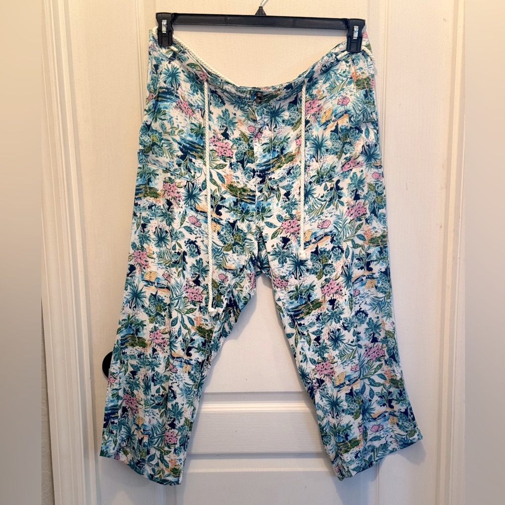 Caribbean Joe capri pants in size 16.